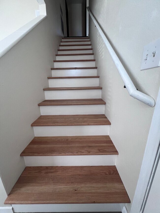 Building Photo - 1719-1719 Hanover Blvd