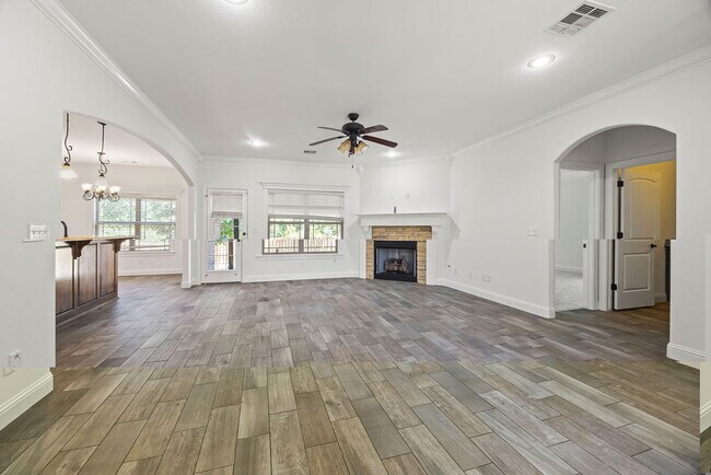 Building Photo - 4100 SW Deerfield Blvd