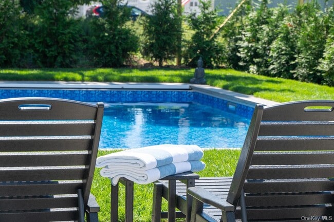 Building Photo - 70 Arshamomaque Ave