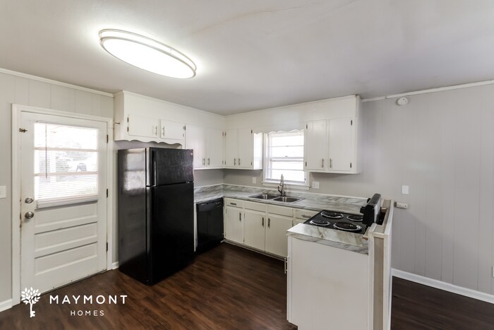 Building Photo - 3624 Springhill Dr