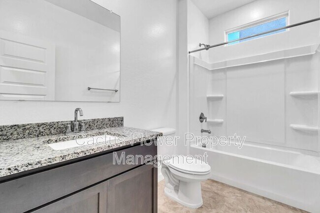 Building Photo - 2108 W Sheridan Ave