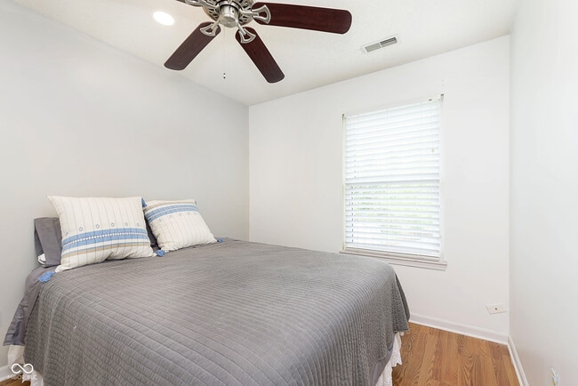 Building Photo - 266 E Pine Ridge Dr