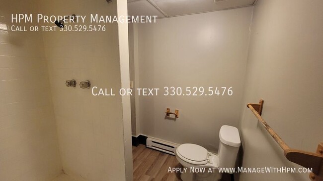 Building Photo - 551 Allyn St