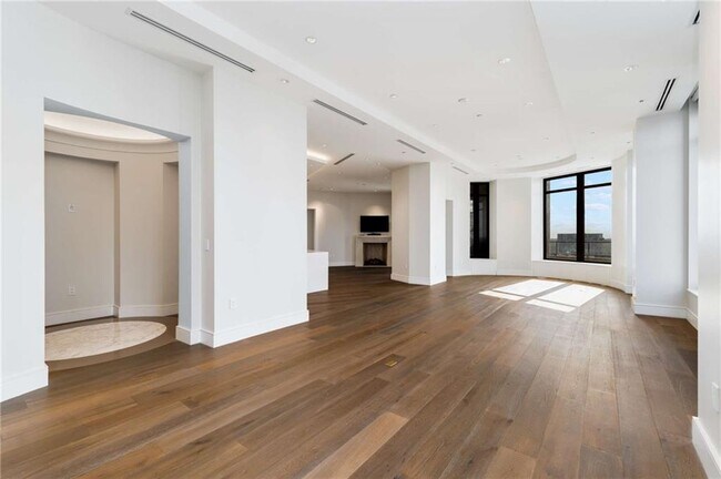 Building Photo - 3376 Peachtree Rd NE