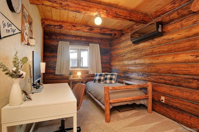 Building Photo - Mountain Log Home for Rent with views and ...