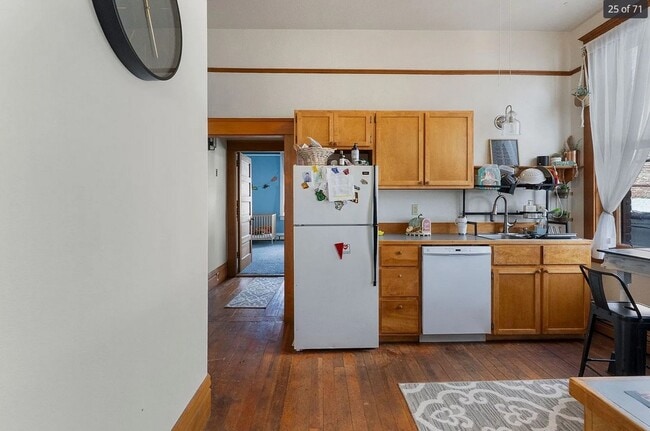 Building Photo - Charming 2 Bed, 2 Bath Apartment in Downtown Hamilton