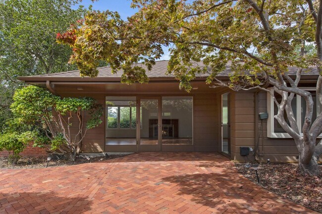 Building Photo - 5960 McAndrew Dr