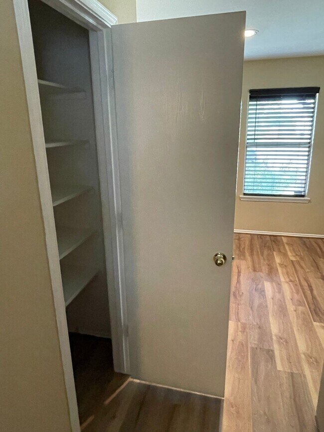 Building Photo - 8714 Sunset Pond Dr