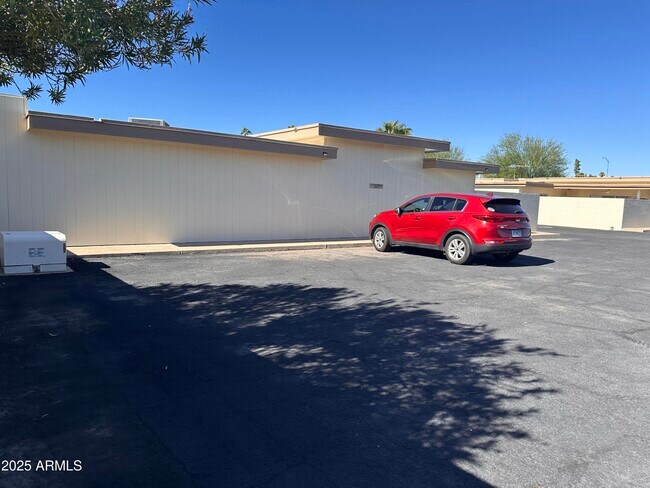 Building Photo - 17247 N 106th Ave