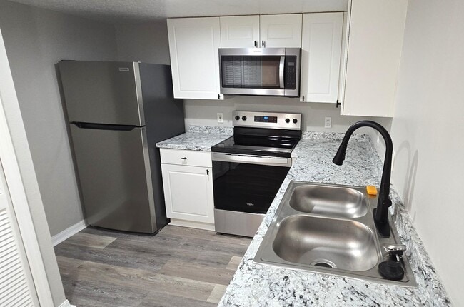 Building Photo - 8810 Grand Palms Cir