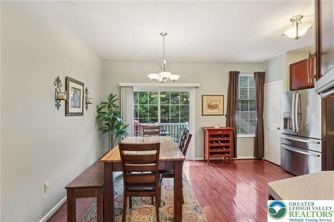 Building Photo - 5192 Spring Ridge Dr E