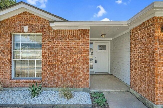 Building Photo - 1701 Hollow Tree Blvd