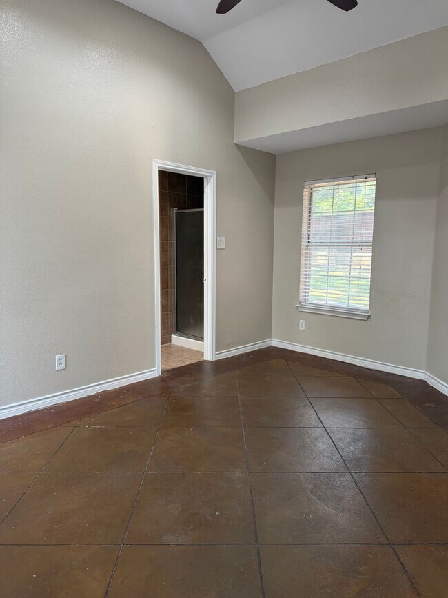 Building Photo - $2150 3/2 House Located in Corinth