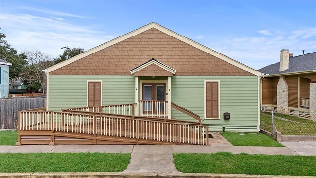 Building Photo - 3328 Bernardo De Galvez Ave