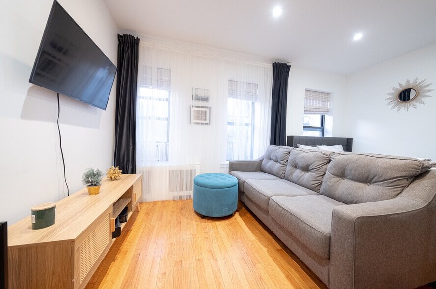 Primary Photo - 317 E 75th St