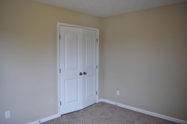 Building Photo - 3 bed 2.5 Bath Minutes from Lillington