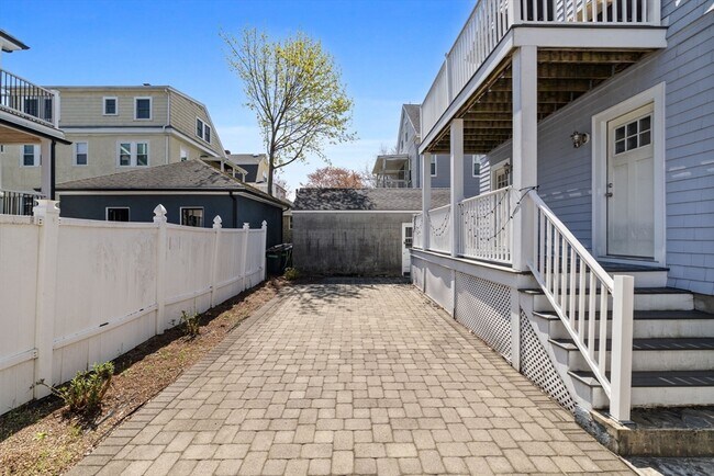 Building Photo - 67 Everett St