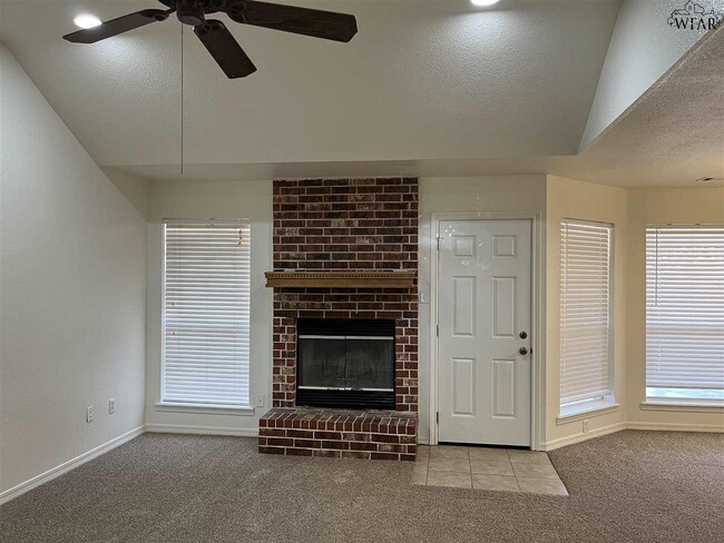 Building Photo - 5423 Flo Dr