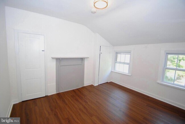 Building Photo - 217 Wood St