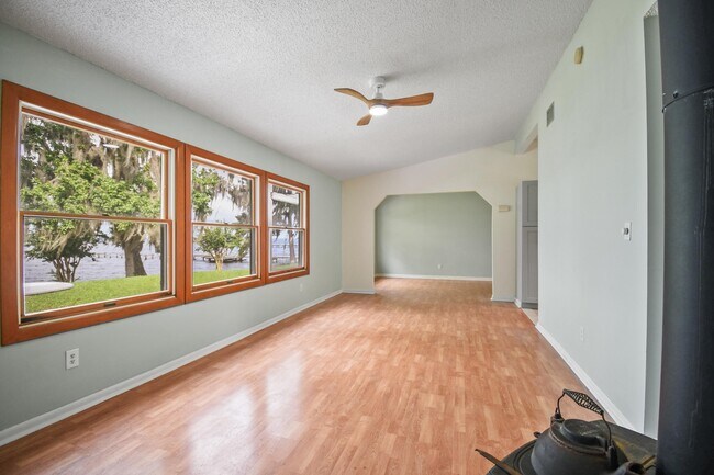 Building Photo - 125 CR 13 S