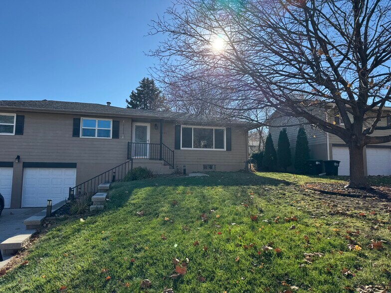 Building Photo - 11021 Spring St