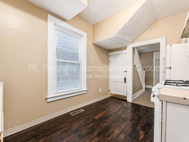 Building Photo - 730 Siebert St