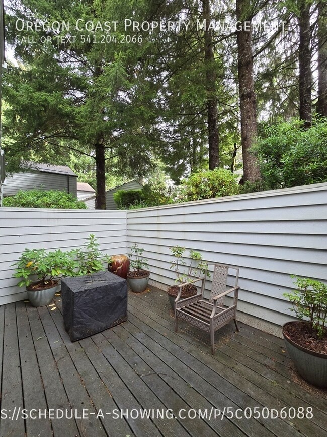 Building Photo - 600 Island Dr
