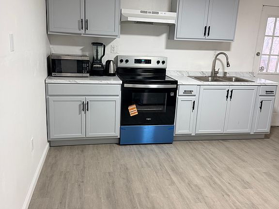 Building Photo - Move in ready