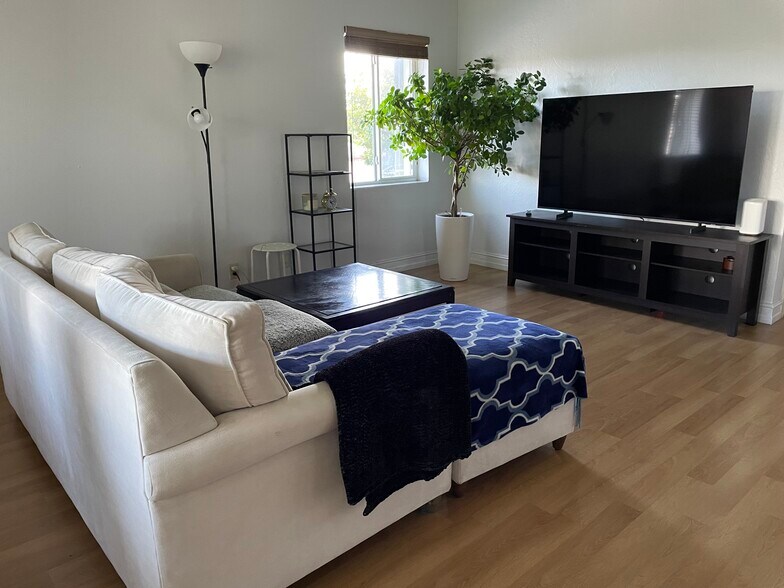 Building Photo - 1423 Holly Heights Dr