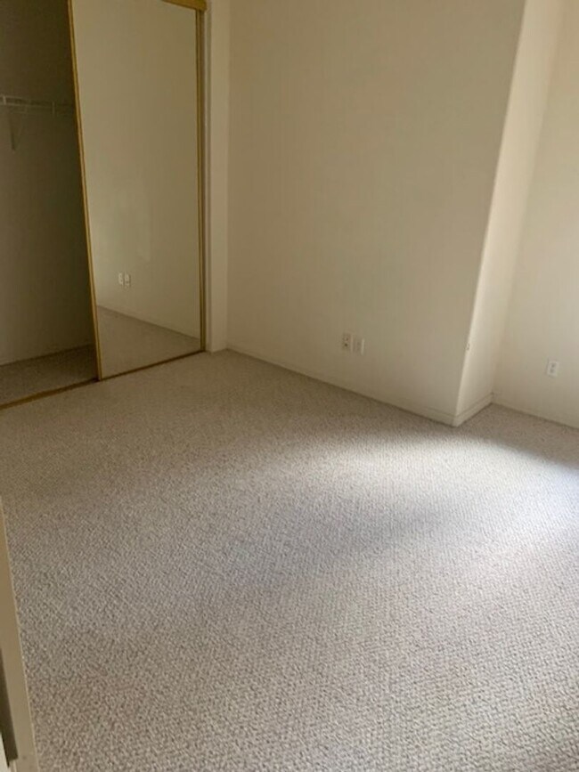 Building Photo - SINGLE LEVEL HOME FOR RENT
