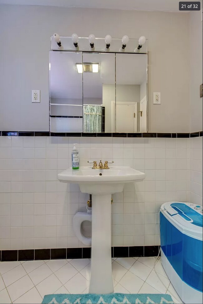 Building Photo - Charming 2 Bedroom Rental Home in Nashville with 1500 Sq Ft - Must See!
