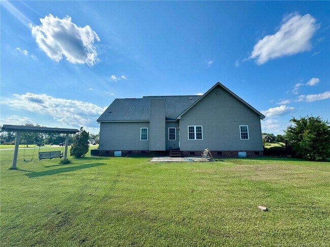 Building Photo - 243 Trace Ln