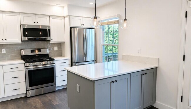 Building Photo - Charming Three-Bedroom Townhome in a Prime Ashburn Location