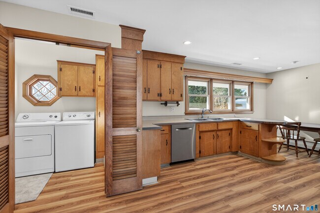 Building Photo - 9 Harbor View S