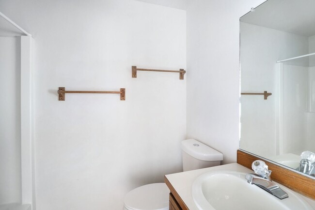 Building Photo - 3 Bed 2.5 Bath - Townhome - Close to Downtown