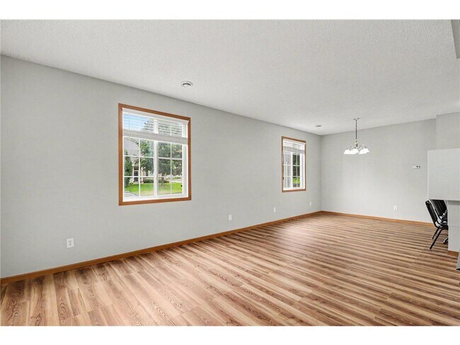 Building Photo - 130 River Woods Dr W