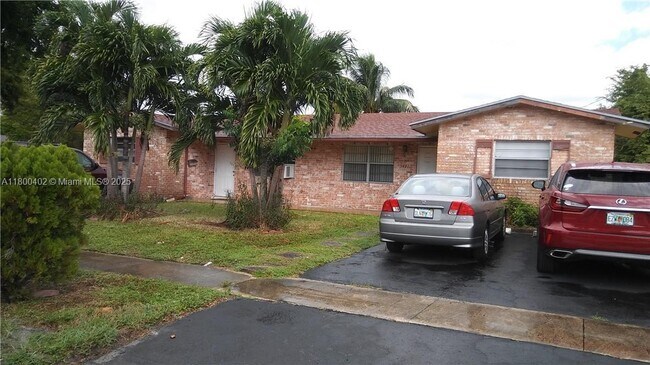 Building Photo - 5425 NW 16th Ct