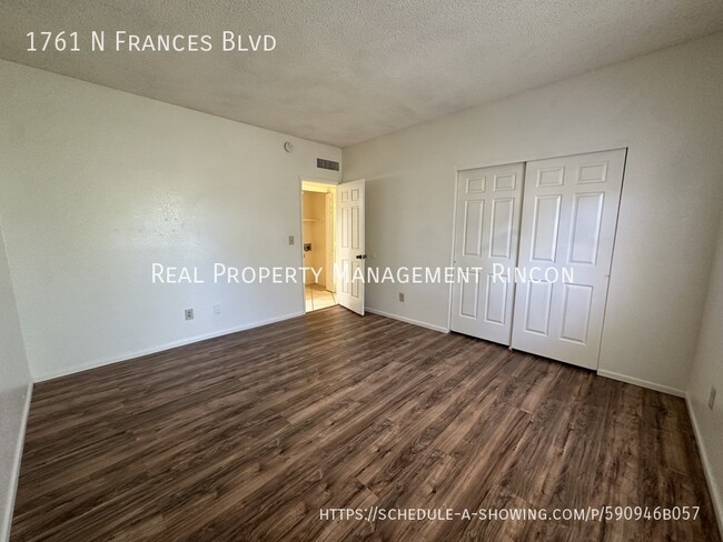 Building Photo - Upgraded 3 bed 2 bath - Central