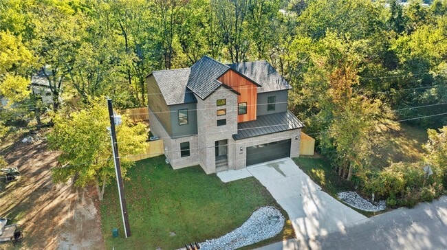 Building Photo - 634 S Happy Hollow Rd