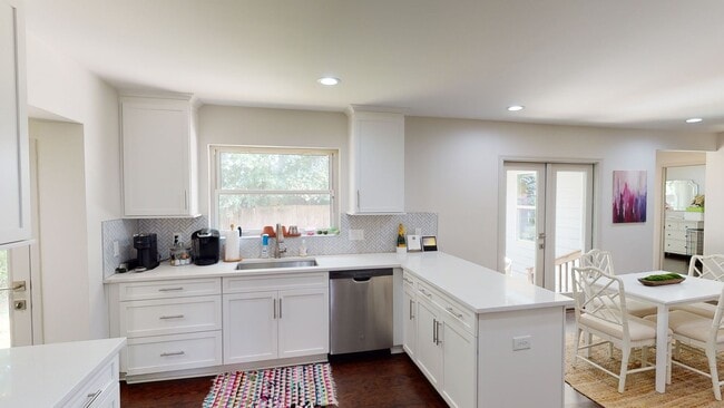 Building Photo - 1329 Mockingbird Ln