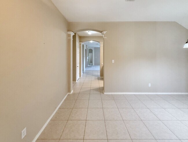 Building Photo - 1713 Lake Way Dr