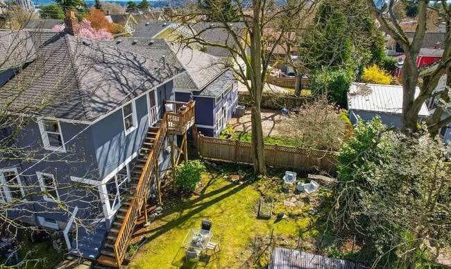 Building Photo - 4757 Thackeray Pl NE