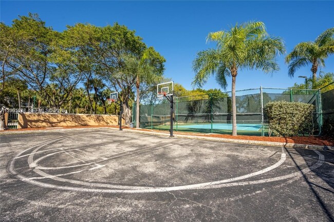 Building Photo - 19901 E Country Club Dr