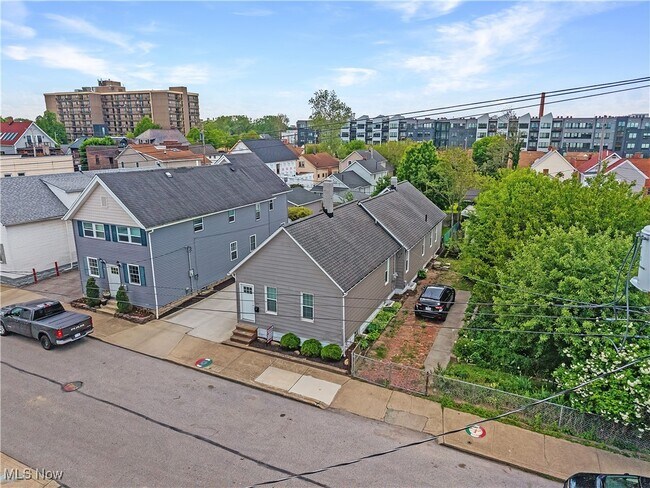 Building Photo - 1276 W 67th St