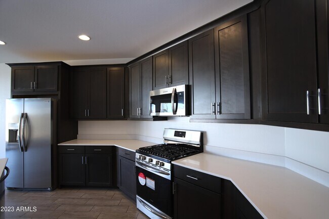 Building Photo - 2540 W Sunland Ave