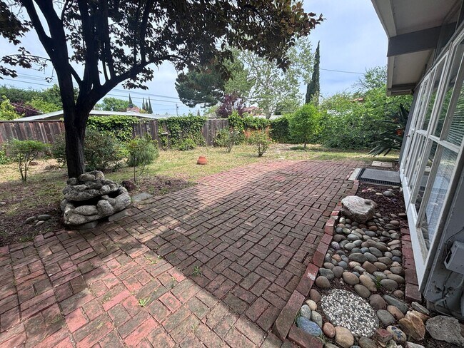 Building Photo - CUPERTINO-charming Eichler house for rent in the heart of Cupertino