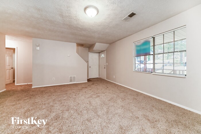 Building Photo - 1010 Pine Tree Trail