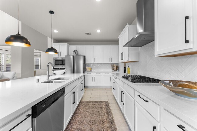 Building Photo - 15026 La Strada Dr