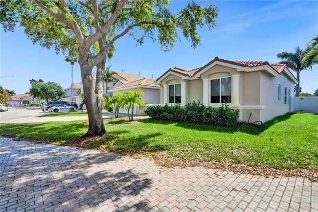 Building Photo - 3234 SW 53rd Ct