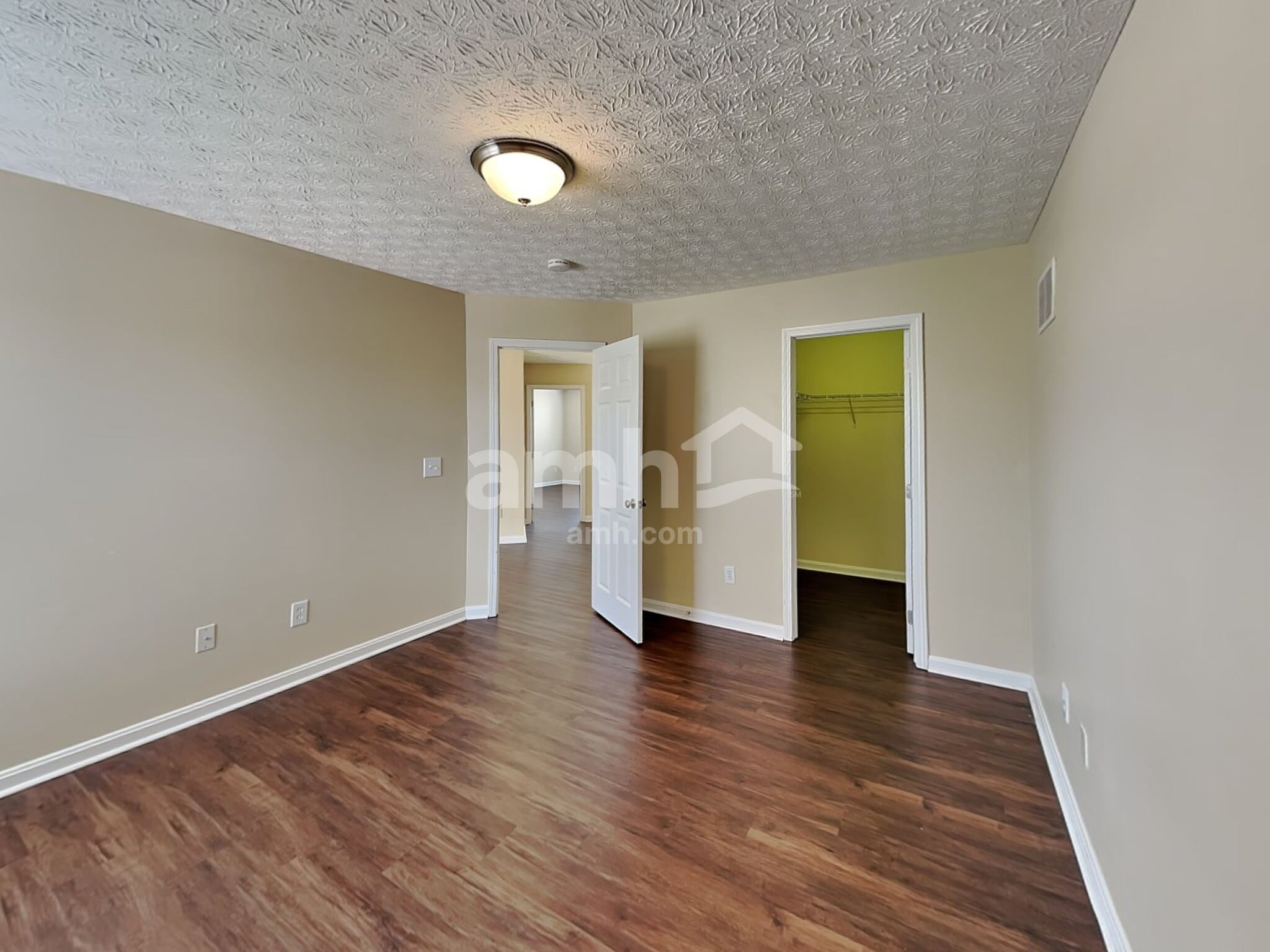 Building Photo - 10136 Corona Ln